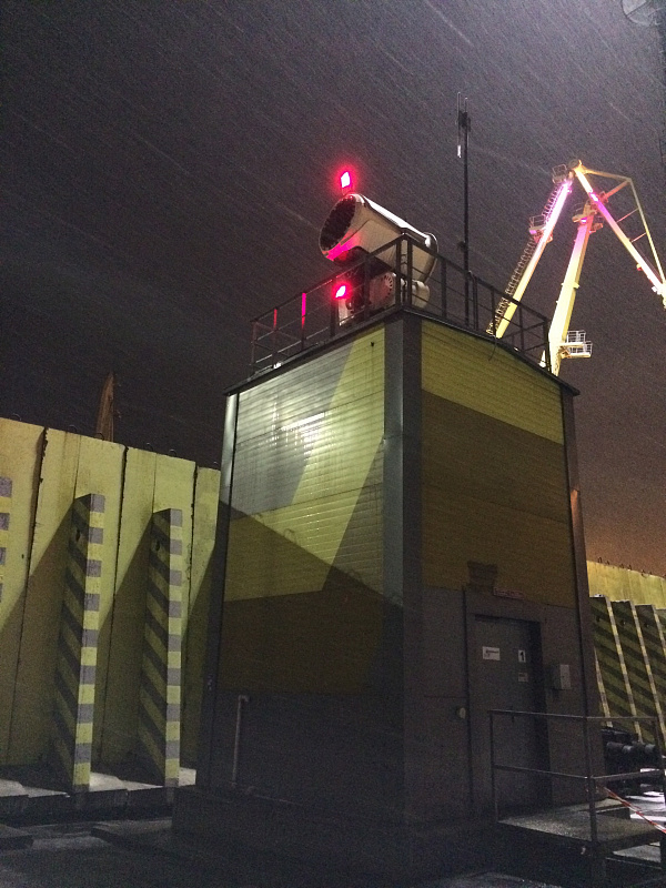 В Мурманском морском торговом порту реализован проект подсветки стационарных генераторов снега и водяного тумана