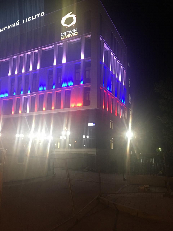 Компании «Сандракс» и «ЭЛЕТЕХ» успешно выполнили проект подсветки здания Европейского медицинского центра «УГМК-Здоровье» в Екатеринбурге